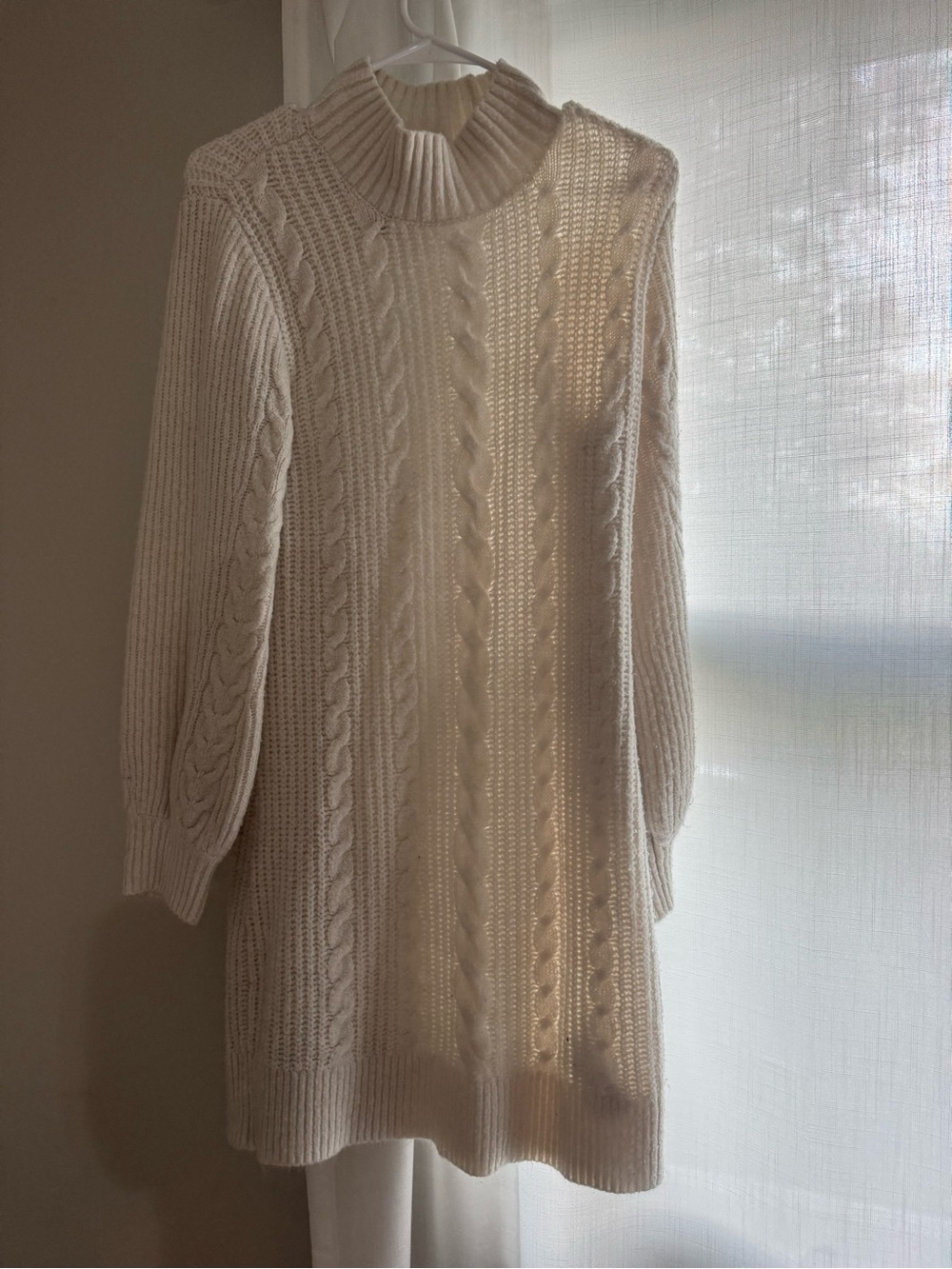 Women's medium Abercrombie and fitch White Cable Knit Turtleneck Sweater Dress